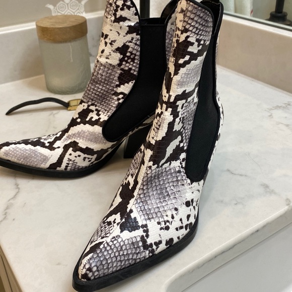 Zara Shoes - Zara boots. Worn once. Super cute just have not worn. Smoke and pet free home